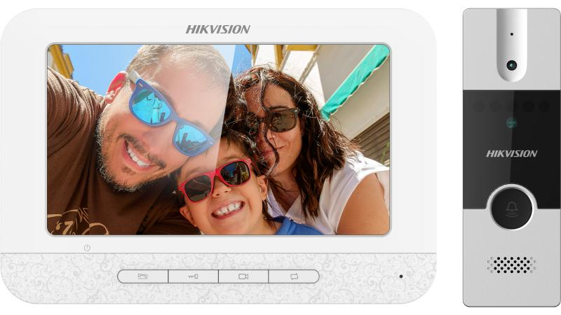 Hikvision DS-KIS202T Villa analog kit — 4-wire analog video intercom bundle for villa or house.